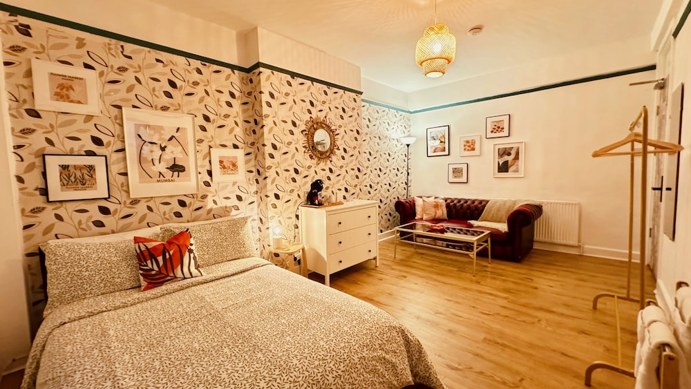 Deluxe Room, 1 Double Bed, Non Smoking, Shared Bathroom (R8) photo 1