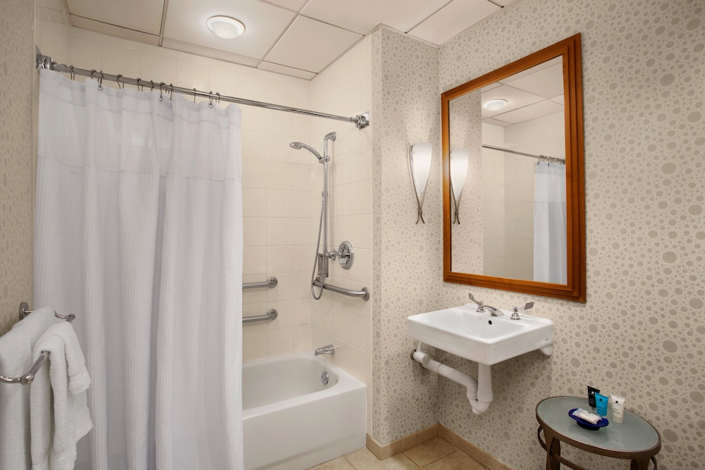 Standard Room, 1 Queen Bed, Transfer Shower (Communication, Transfer Shower) - Photo 3