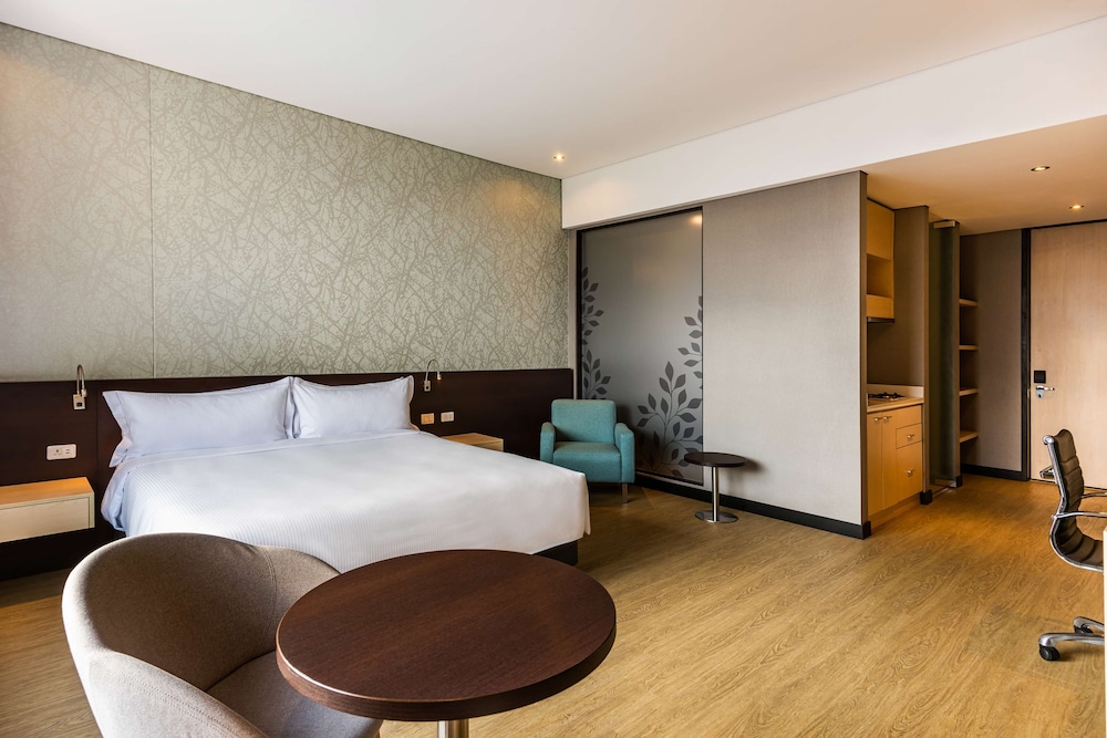 Room, 1 King Bed, Kitchenette - Photo 13