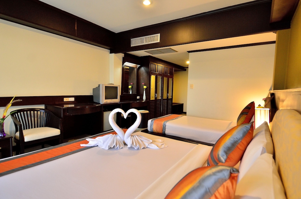 Deluxe Room - Photo 10