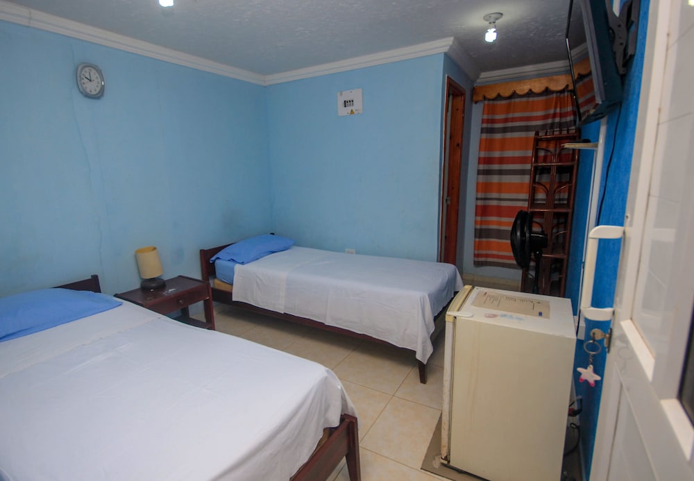 Basic Twin Room, 2 Twin Beds, Private Bathroom photo 2