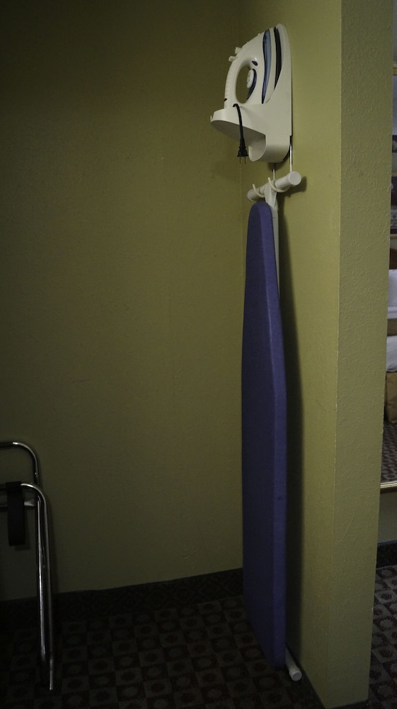 Room, 2 Queen Beds, Smoking - Photo 5