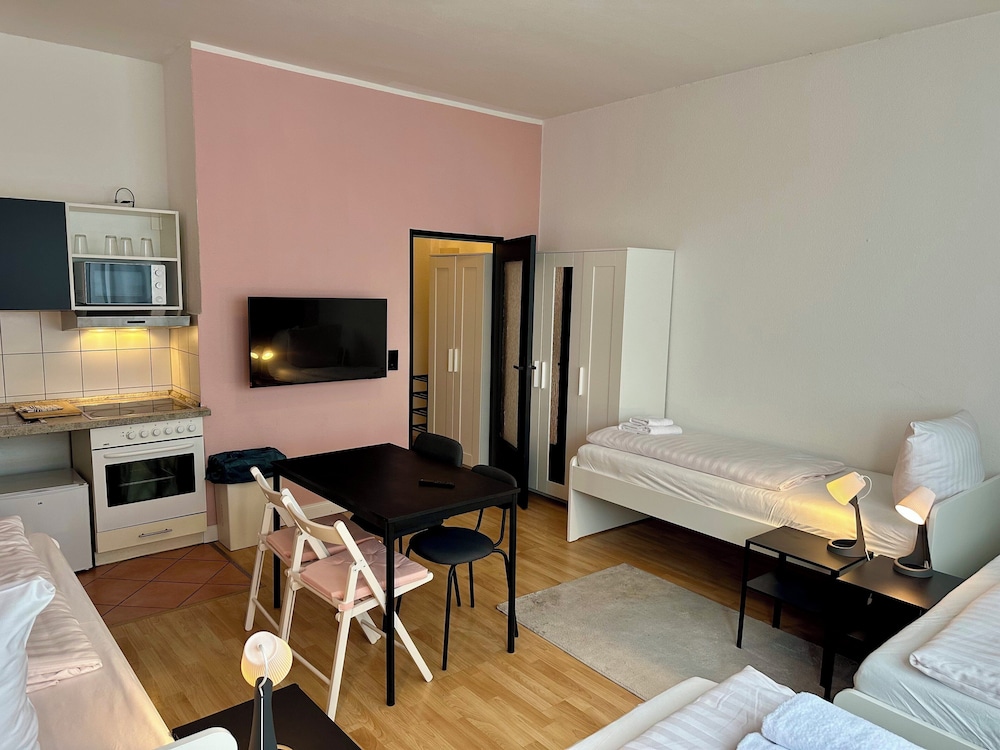 Standard Studio, 1 Bedroom (Excluding 85 Euro Cleaning Fee) photo 1