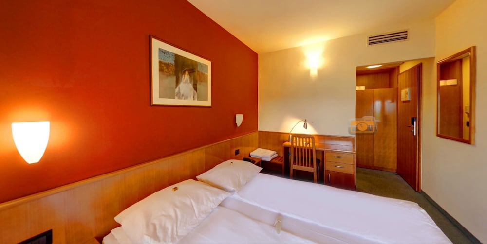 Double Room Single Use, Sea View - Photo 1