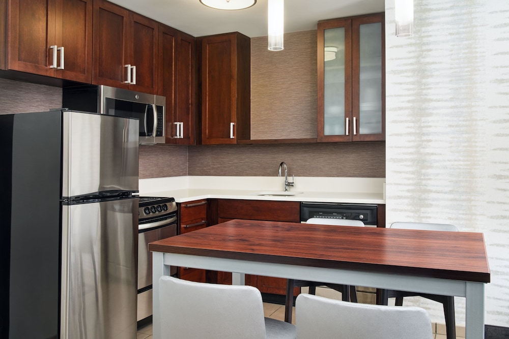 Suite, 2 Bedrooms (Mobility Accessible, Roll-in Shower) photo 3