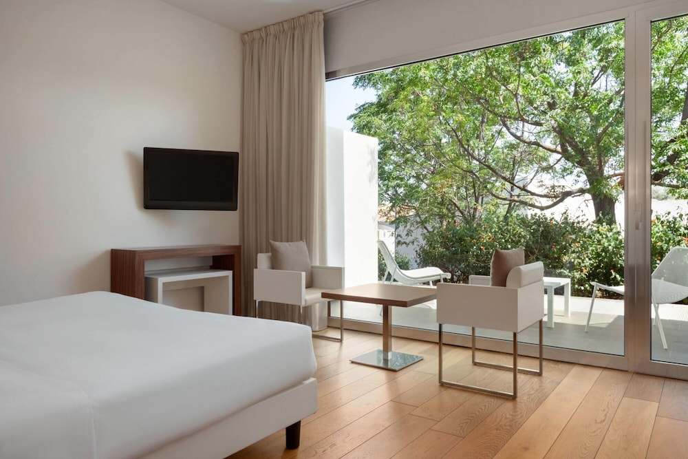 Deluxe Room, 1 Queen Bed