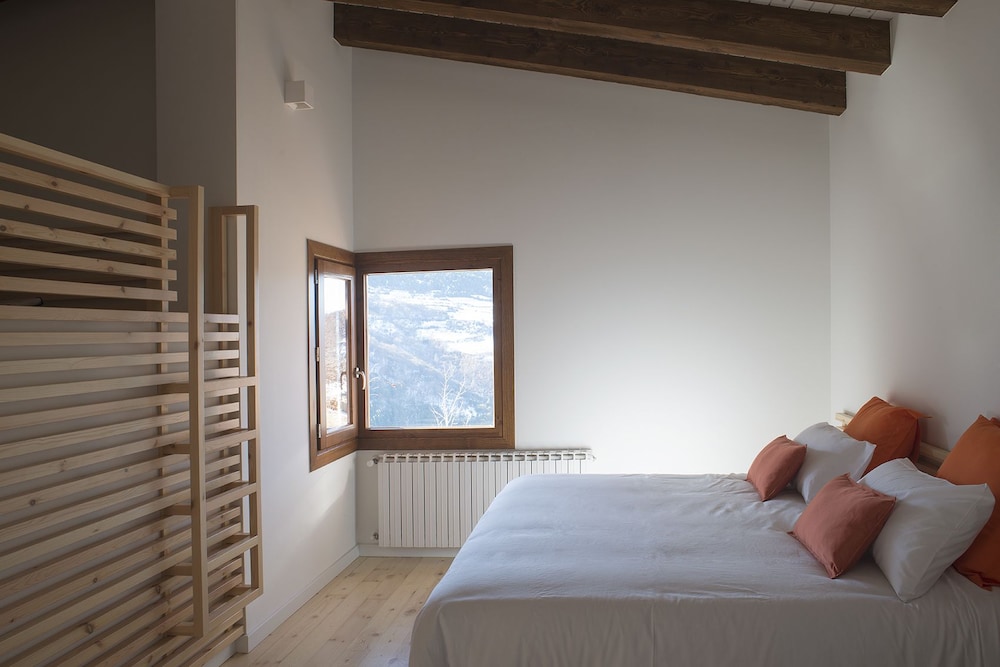 Habitación Triple, No Fumadores, Vista a la Montaña