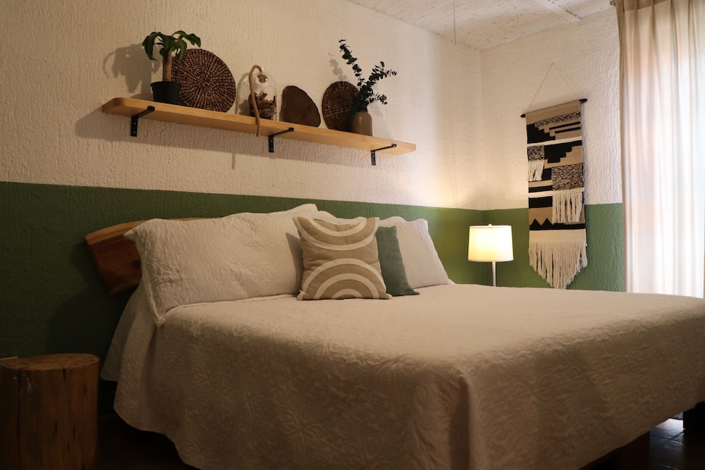 Deluxe Room - Photo 2