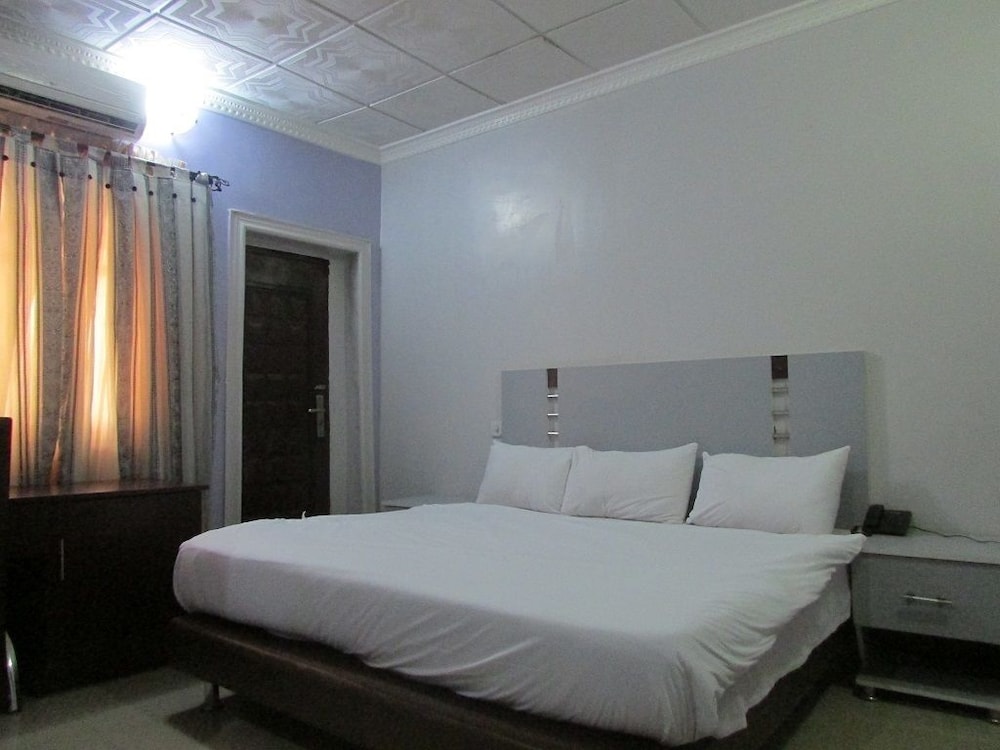 Classic Single Room, 1 Queen Bed, Non Smoking, Golf View photo 2