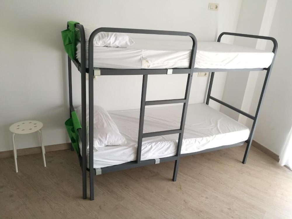 Economy Shared Dormitory, Accessible