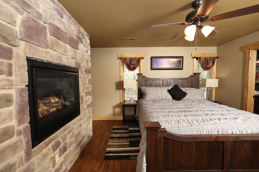 House, Multiple Beds, Hot Tub