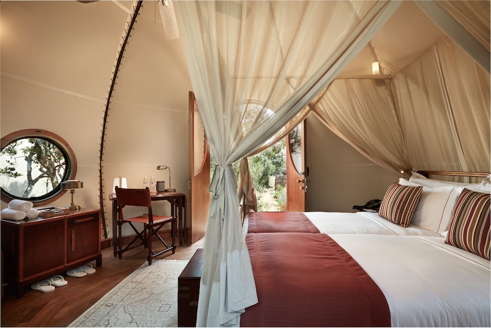 Family Cocoon Pool Suite with One Free Game Drive photo 3