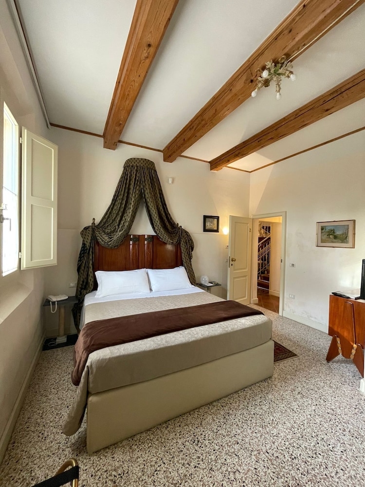 Classic Double or Twin Room