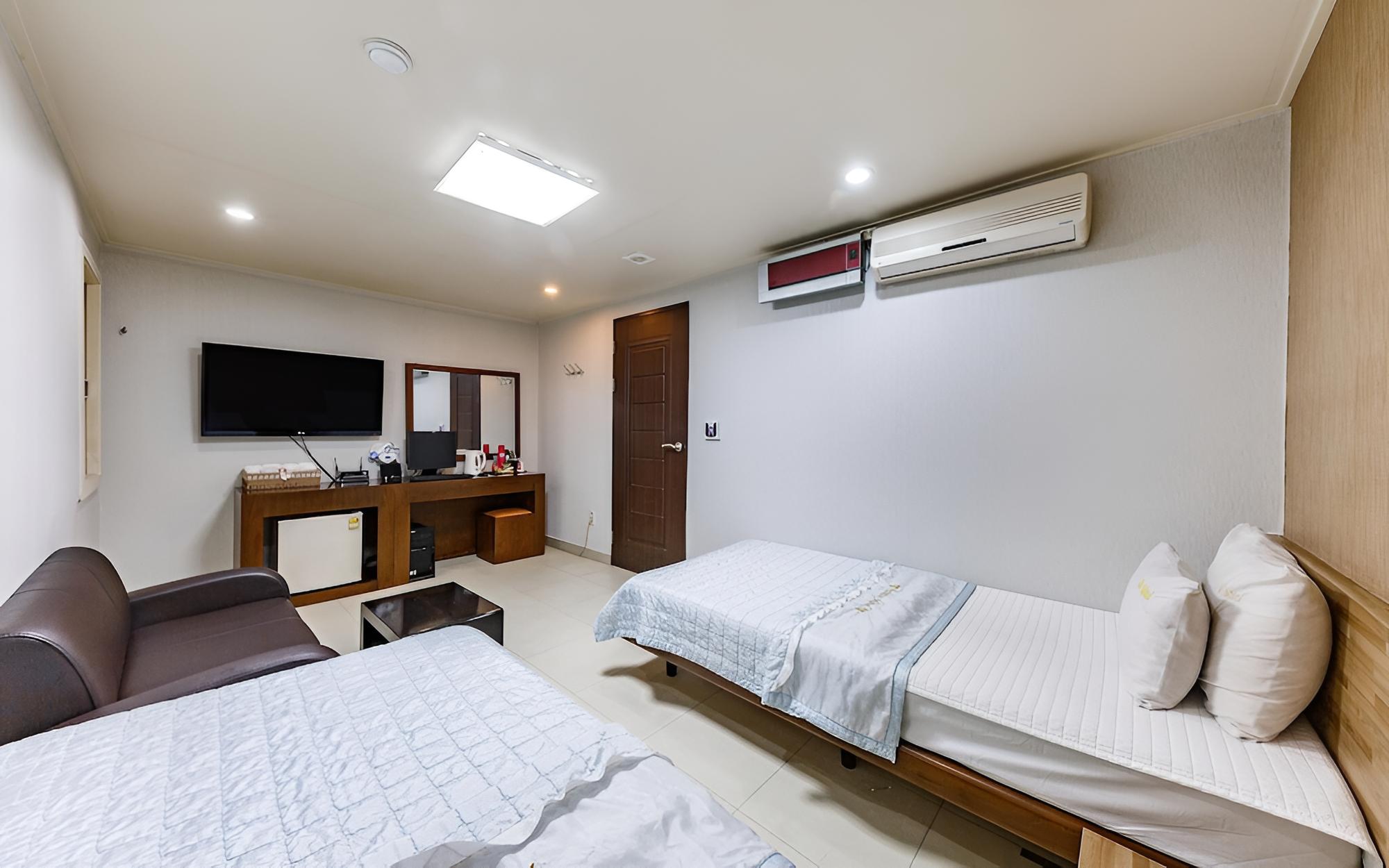 Room (Twin Room S + S) photo 3