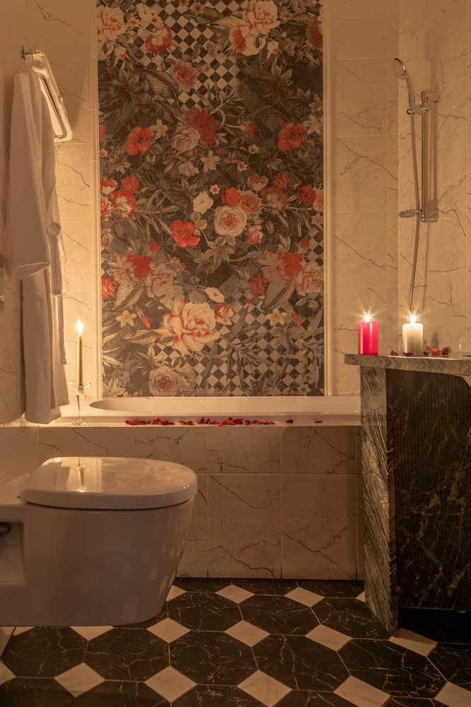 Classic Apartment (Red Queen) photo 3