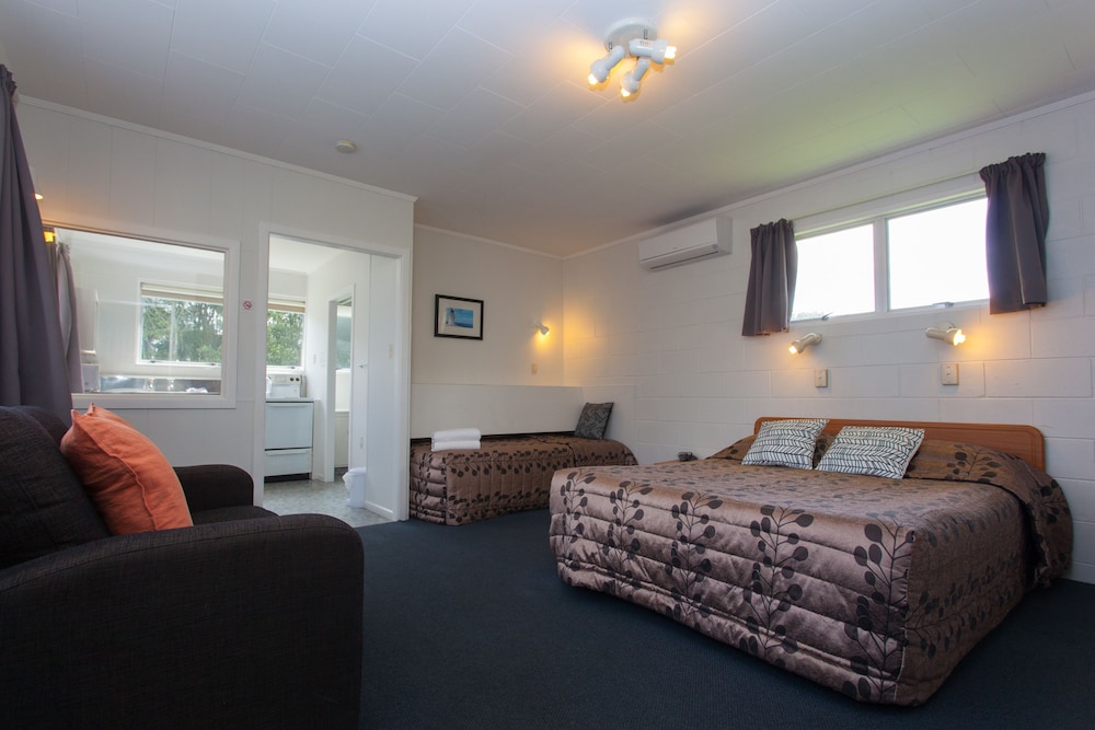 Standard Suite, 2 Bedrooms, Non Smoking, Kitchen (Standard unit.) photo 1