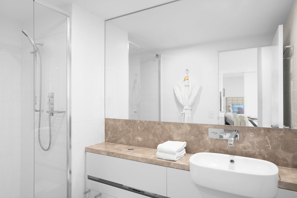 1 Bedroom Ocean View Apartment - Photo 2