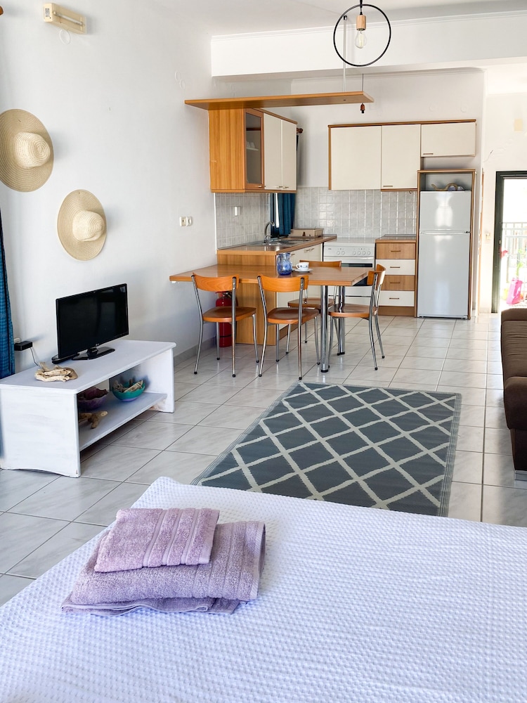 Classic Studio, Sea View, Beachfront photo 1