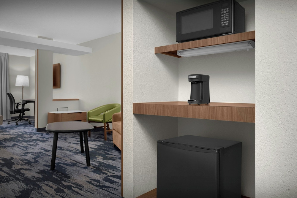Suite, Multiple Beds (Mobility/Hearing Access, Roll-in Shwr) - Photo 8