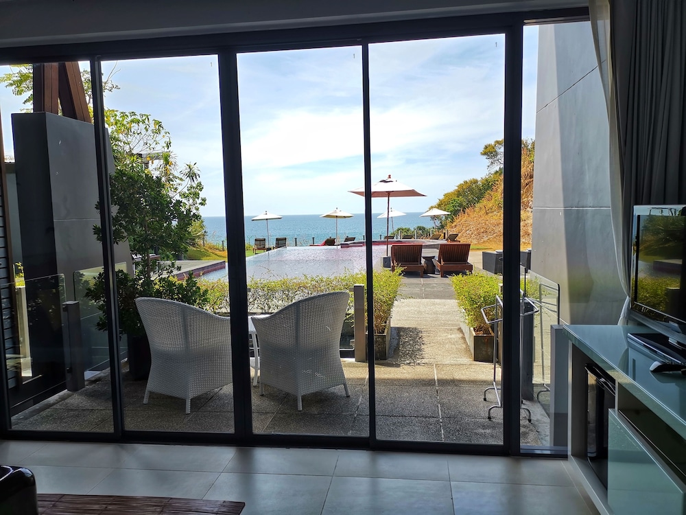 The Deluxe with Seaview - Photo 22