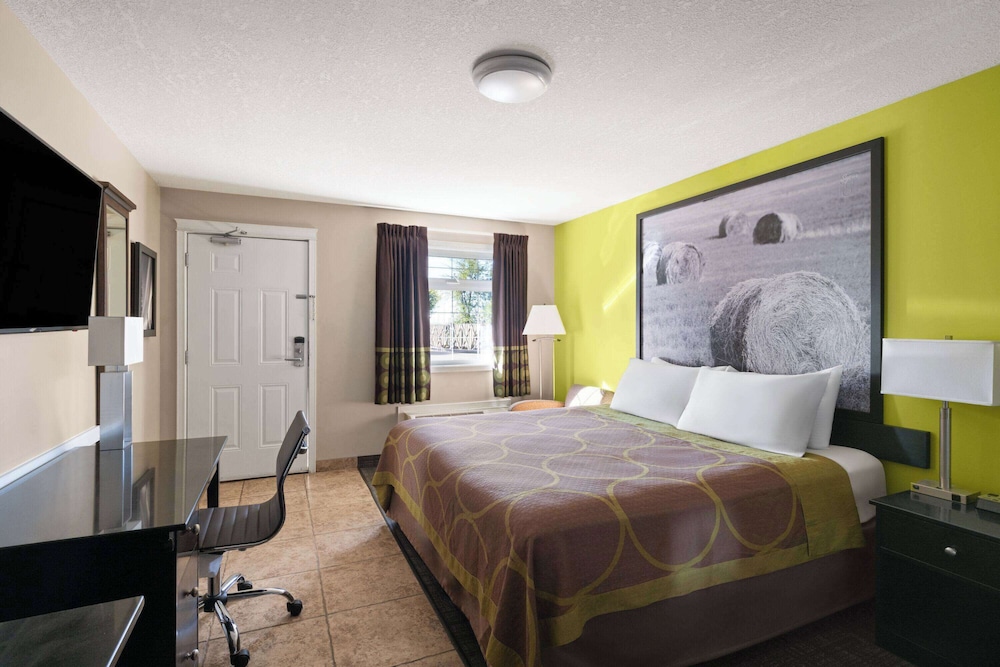 Room, 1 King Bed, Non Smoking, Kitchen