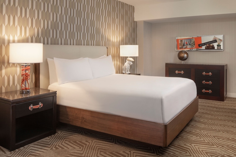 Executive Suite, 1 King Bed with Sofa bed - Photo 2