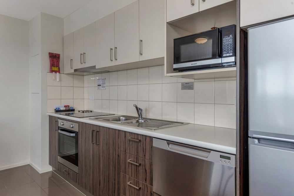 Standard One Bedroom Apartment - Harbour View - Photo 4