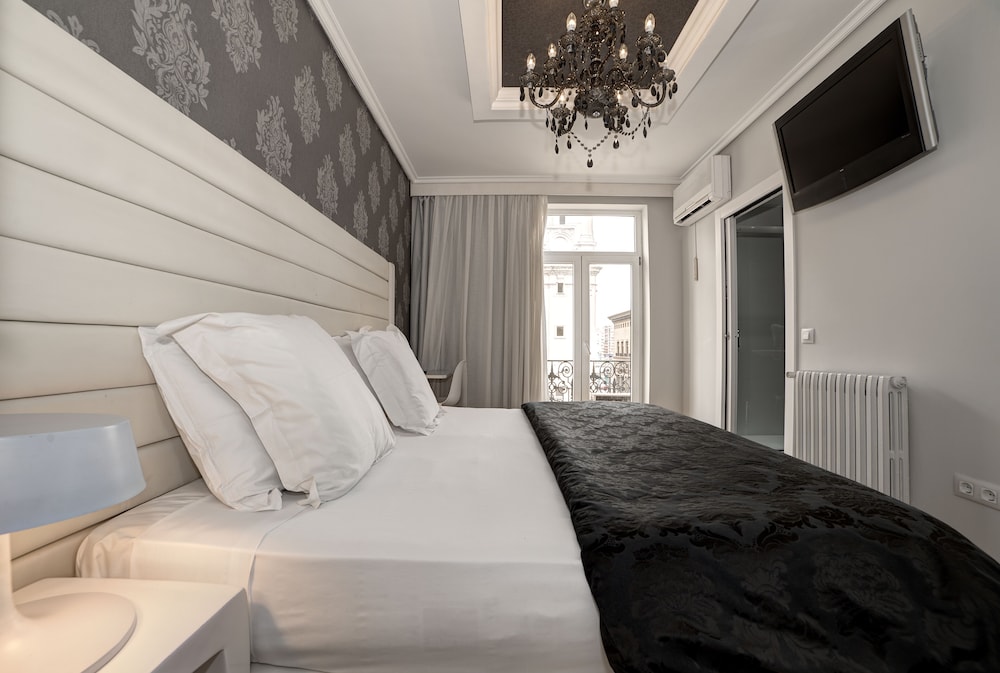 Standard Double Room, City View - Photo 4