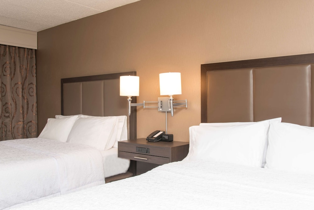 Room, 2 Queen Beds, Accessible, Bathtub photo 3