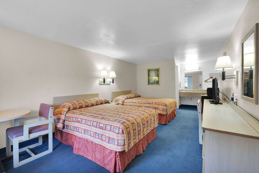 Room, 2 Double Beds, Accessible photo 3