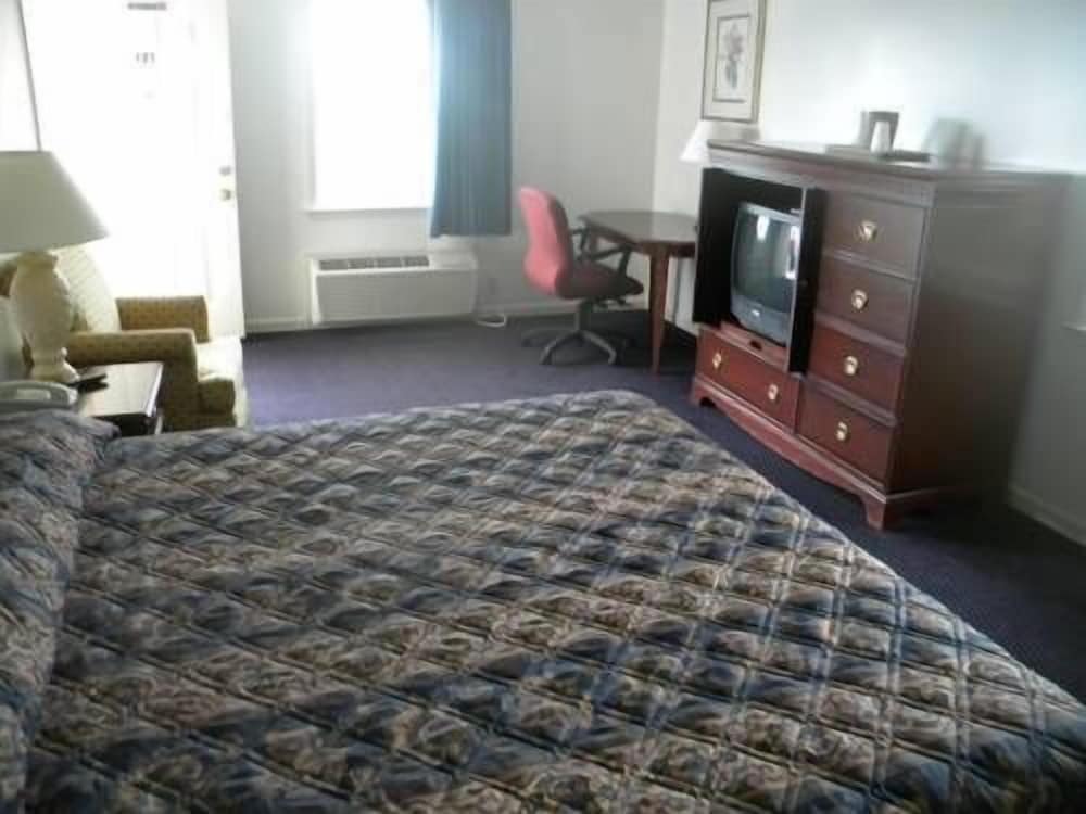 Standard Room, 1 King Bed, Non Smoking photo 1