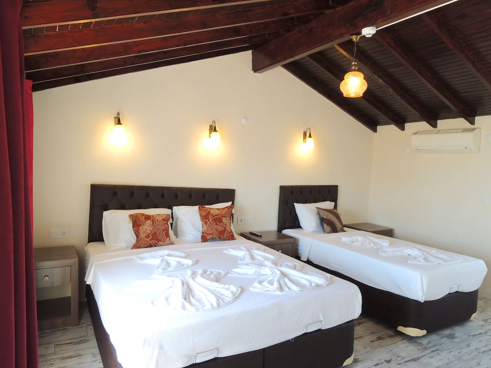 Panoramic Triple Room, Balcony, City View photo 2