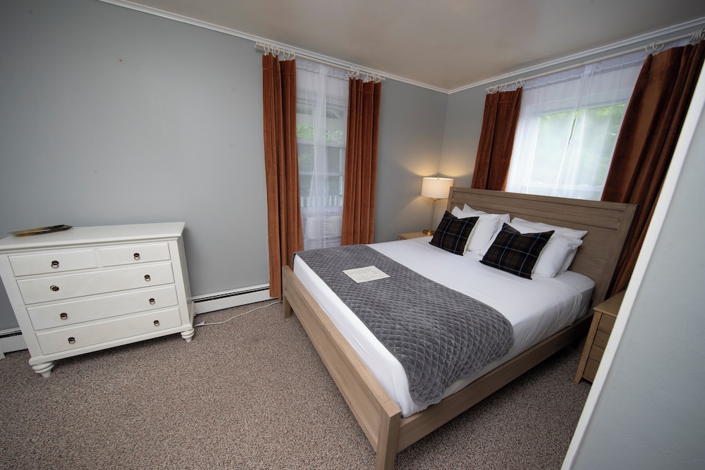 Deluxe Room, 1 Queen Bed with Sofa bed, Accessible, Ground Floor