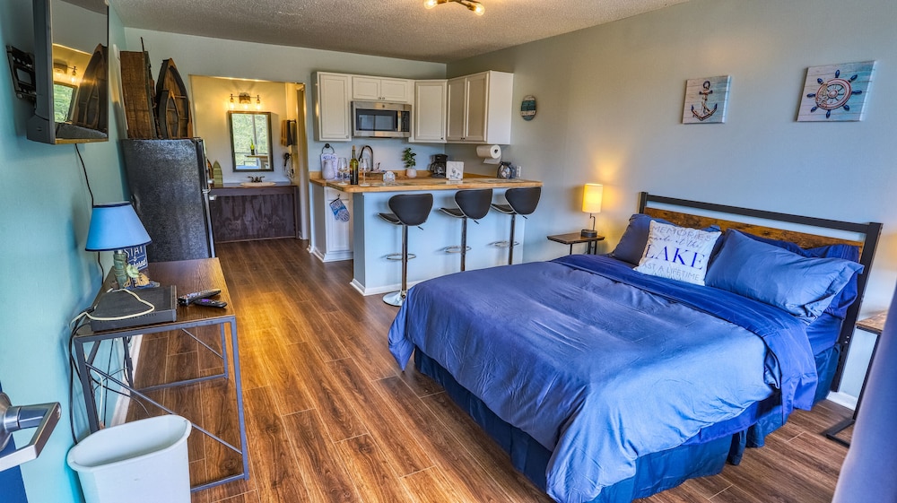 Panoramic Single Room, Non Smoking, Lake View photo 1