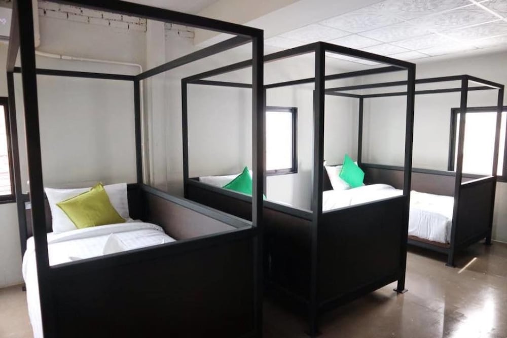 6-Bed Mixed Dormitory Room photo 1