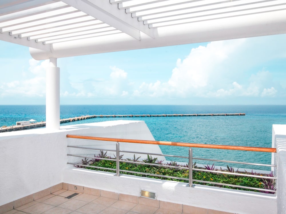 Deluxe Room, Balcony, Ocean View - Photo 2
