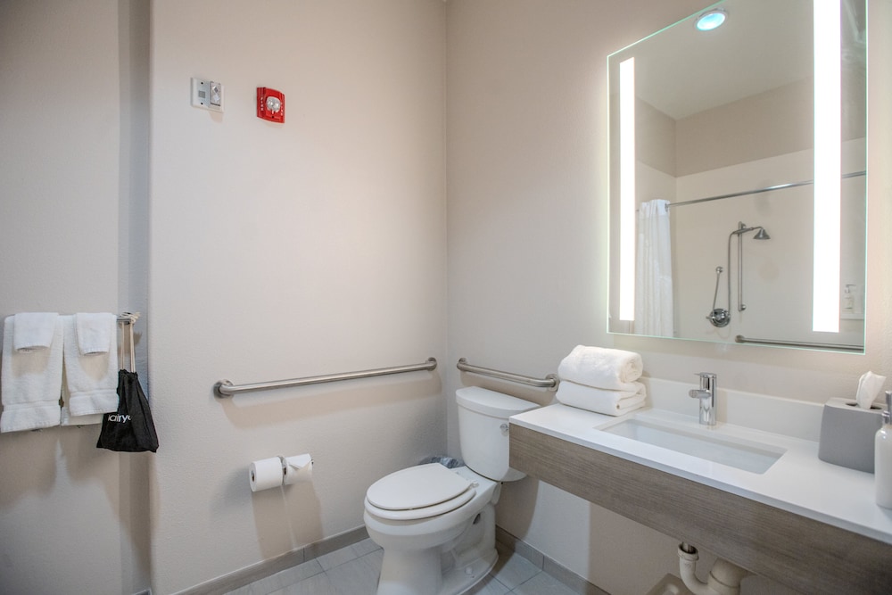 Suite, Multiple Beds - Photo 9
