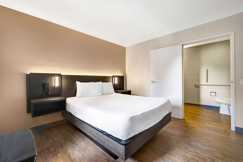 Premium Room, 1 Double Bed, Accessible, Non Smoking photo 3