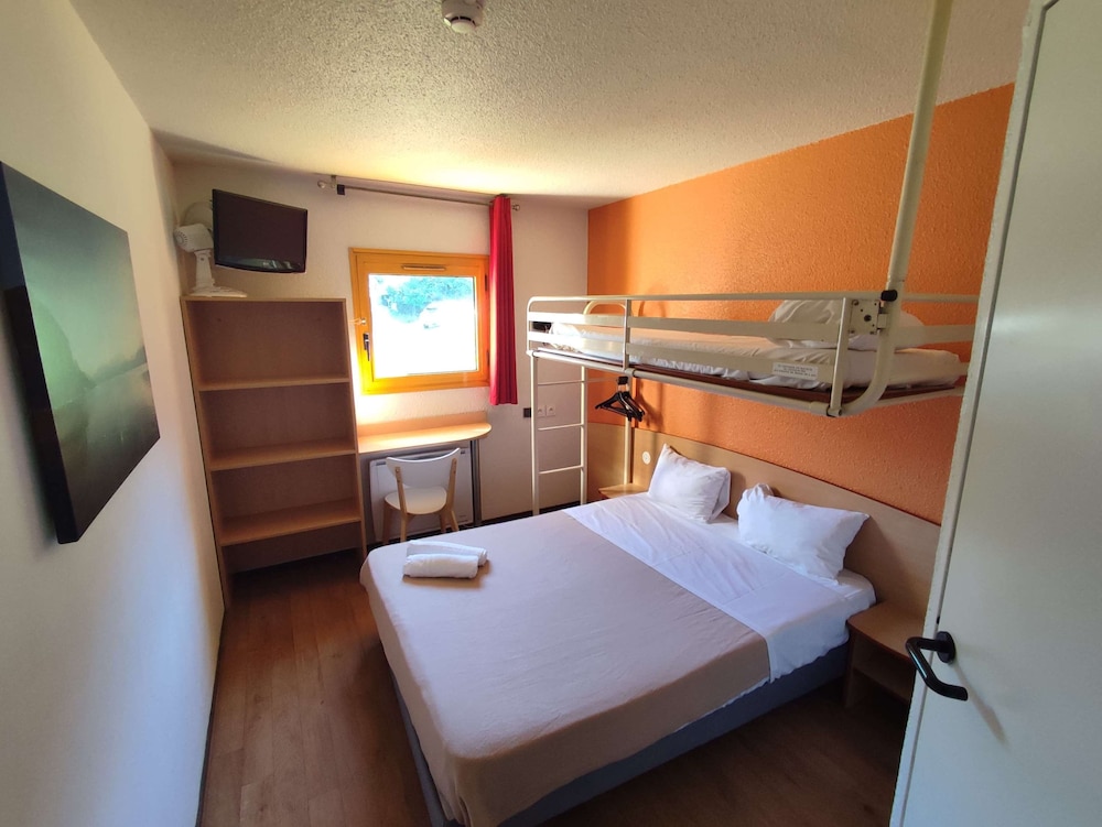 Standard Room, Multiple Beds photo 2
