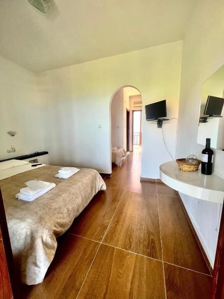 Classic Quadruple Room, Balcony, Beach View