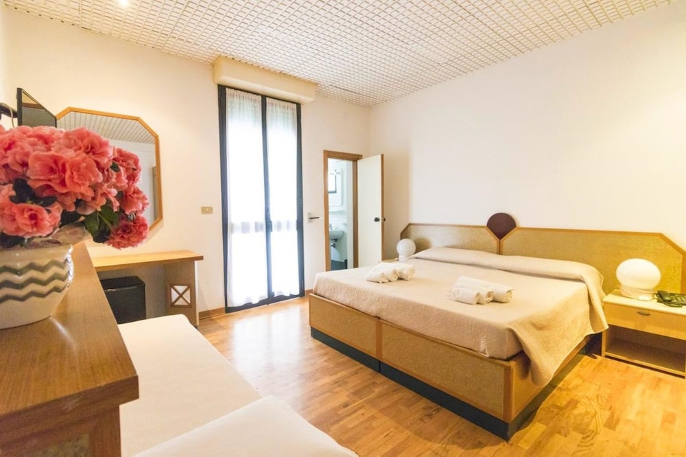 Standard Triple Room, Garden View photo 3