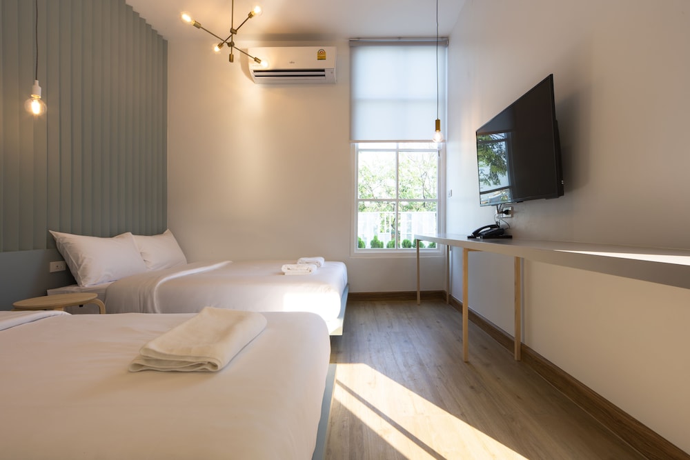 Standard Triple Room with Shared Bathroom photo 3