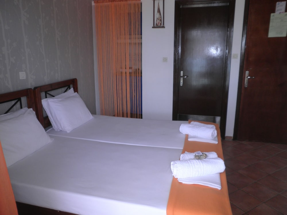 Basic Twin Room, 2 Twin Beds, Beach View, Oceanfront photo 1