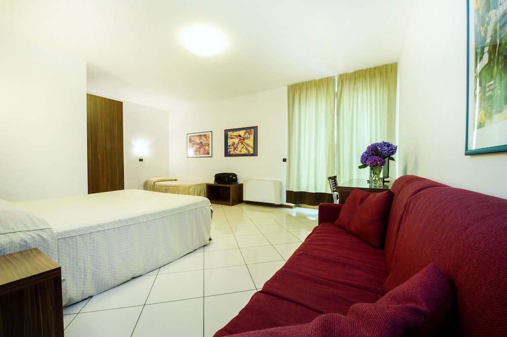 Standard Triple Room - Photo 1