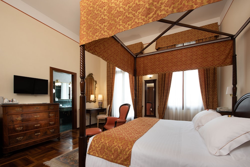 Superior Room, 1 Queen Bed, Non Smoking photo 2
