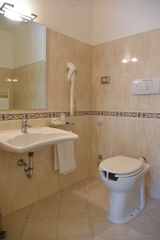 Standard Double Room (Non Smoking Room) photo 2