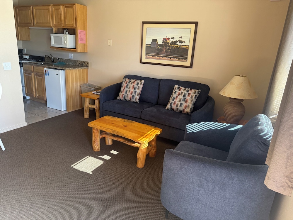 Suite, 1 Bedroom (Pet Friendly) photo 2
