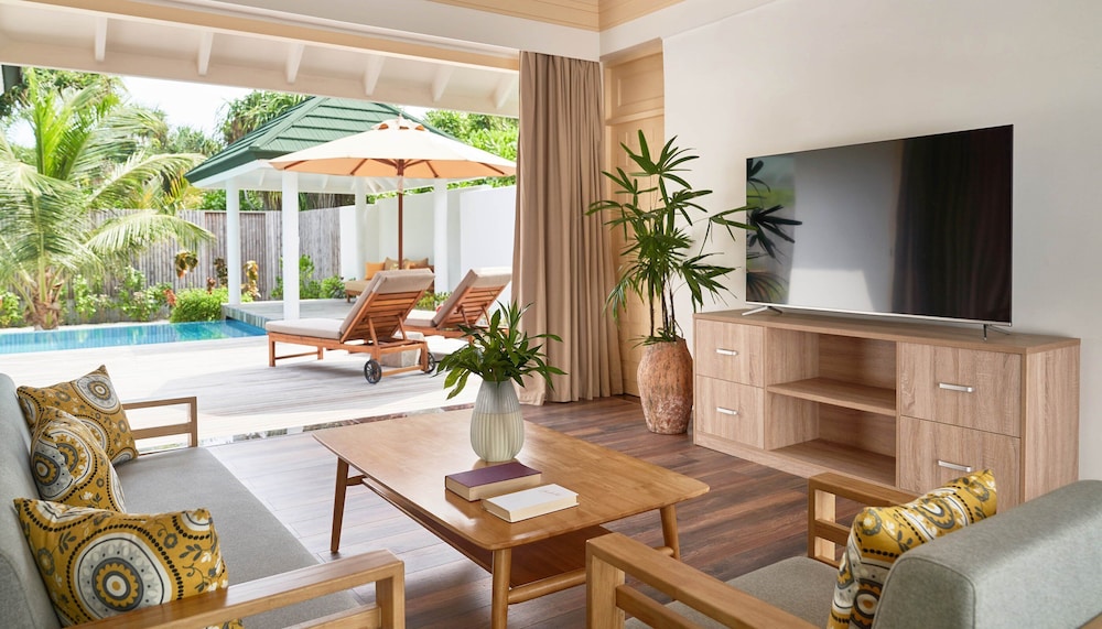 Grand Beach Residence with Pool photo 3