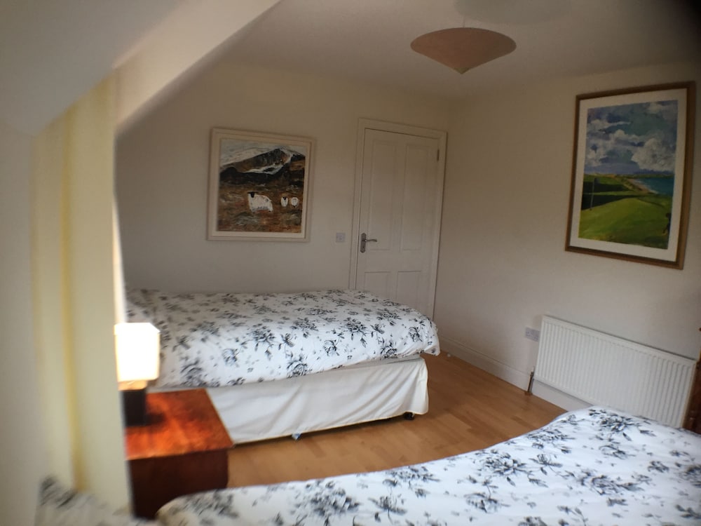 Superior Twin Room, Private Bathroom, Mountain View photo 1
