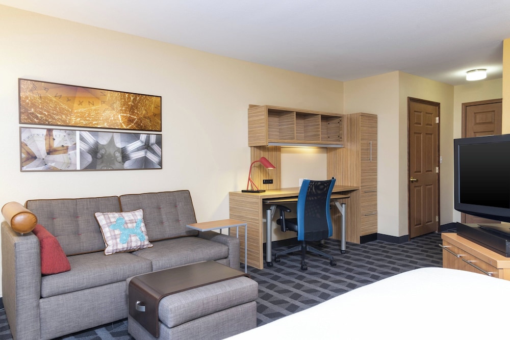 Studio, 1 Queen Bed with Sofa bed (Mobility Accessible, Roll-in Shower) - Photo 4